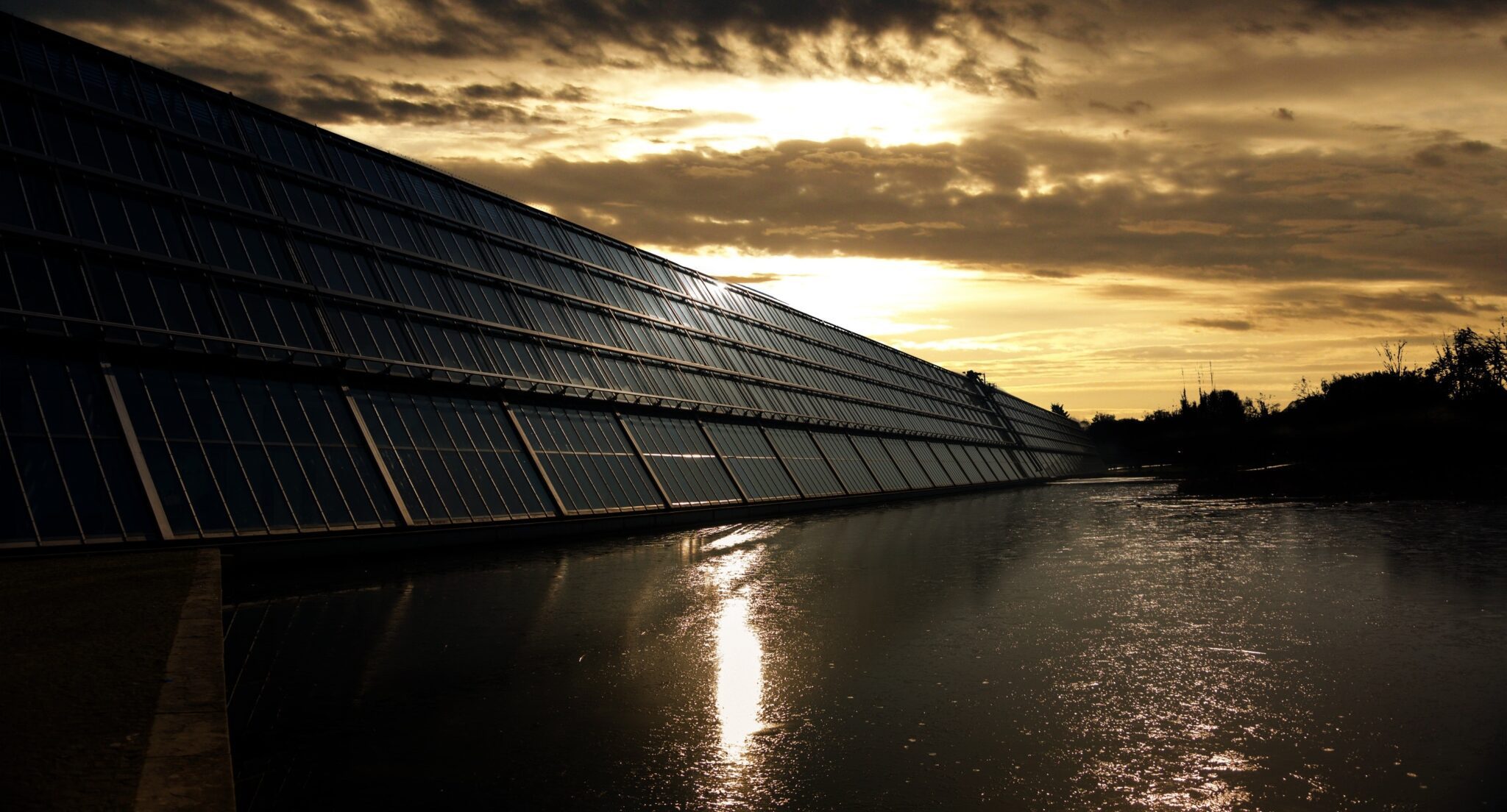 Regulator wants quick end to solar panel net-metering scheme